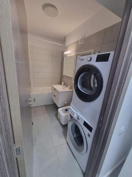 Lovely 1 Bedroom Livingroom Apartment Sector 1 Bucuresti Voluntari Bagian luar foto